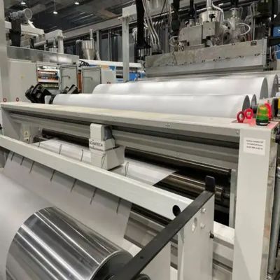 خرید 2400mm / 2600mm خط اکستروژن فیلم خورشیدی EVA با 300-700kg / h Output و 16m / s حداکثر سرعت خط برای پوشاندن پنل خورشیدی online manufacture