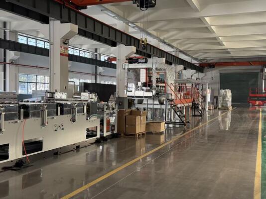 خرید خط اکستروژن ورق تزئینی PETG با خروجی 600KG / H و محدوده ضخامت 0.2-2mm با طراحی یک پیچ / دو پیچ online manufacture